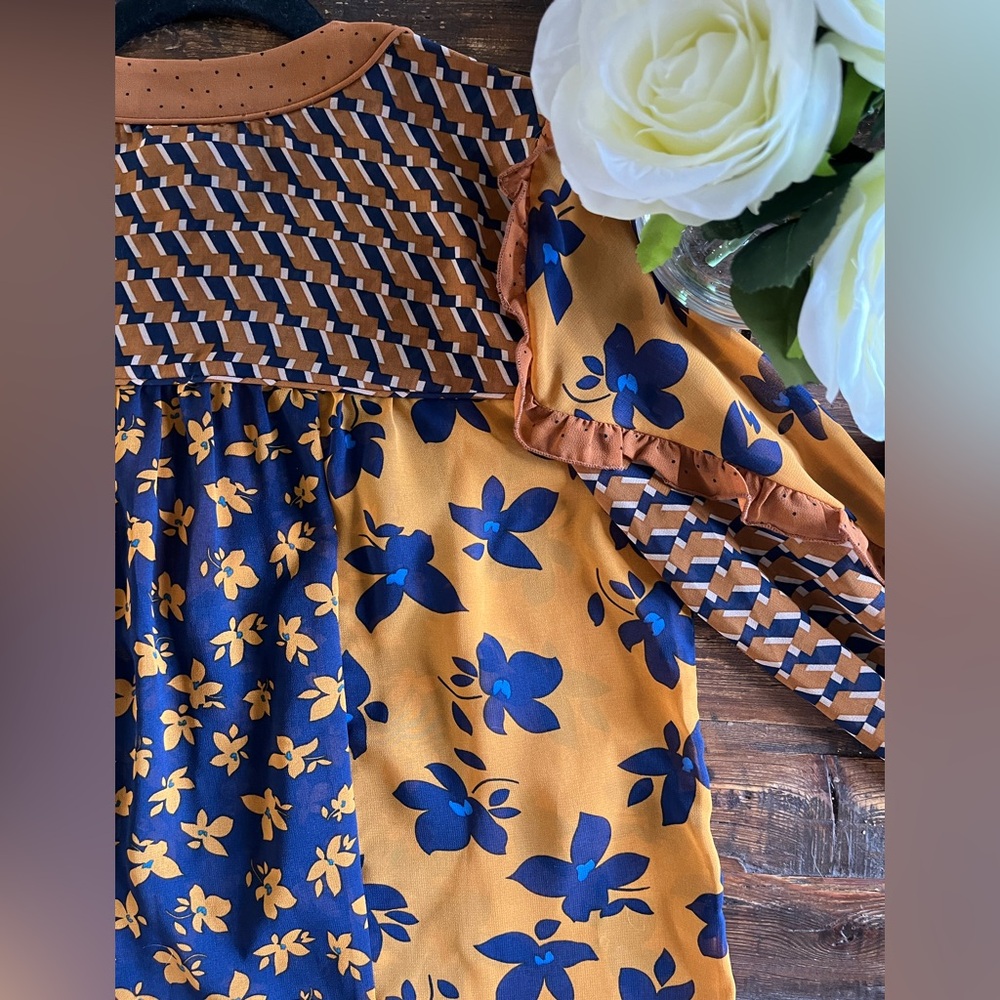 CAbi Harmony: Gold and Navy Mixed-Print Ruffle Blouse NWOT Sz S - Picture 5 of 9